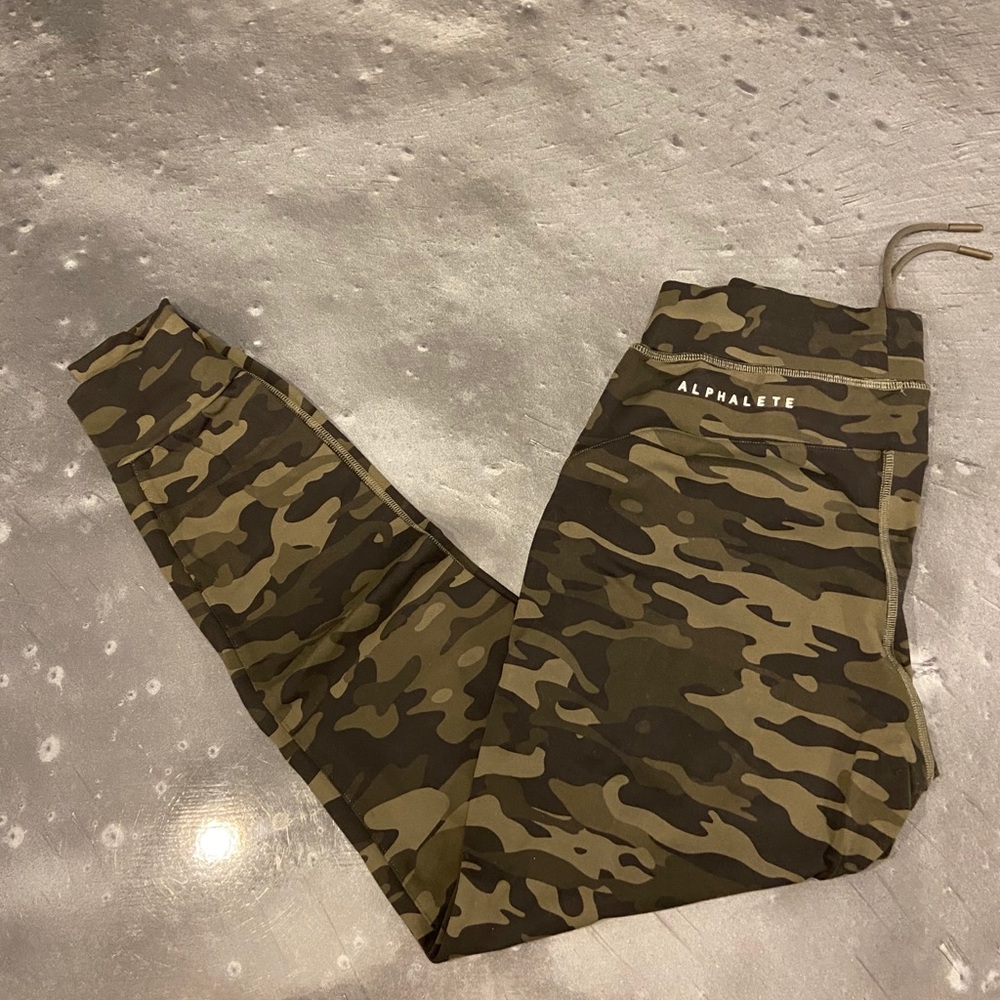 Alphalete Premium Camo Joggers
